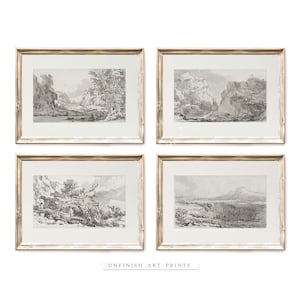 Op de afbeelding: Vier ingelijste zwart-wit landschapstekeningen met een witte achtergrond. De lijsten zijn van licht hout met een gouden rand. De tekst "UNFINISH ART PRINTS" staat onder de lijsten.