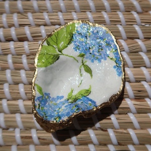 Hydrangea Oyster Shell Trinket Dish with 18KT. GOLD Leaf Edges, Shell Jewelry Dish