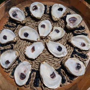 Natural Oyster Shell Trinket Dish with 18KT. GOLD Leaf Edges, Shell Jewelry Dish, Oyster Ring Dish