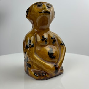 Antik Hjort och Moist av Exeter Keramikapa.