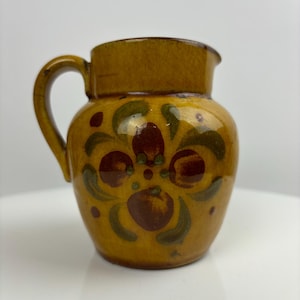 Antik Hart and Moist of Exeter keramikkanna, motto ware, 3,5 cm hög.