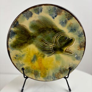 Vintage 7” 1950&#39;s/60&#39;s Mediterranean terracotta wall plate with hand painted fish decoration. Signed by the artist.
