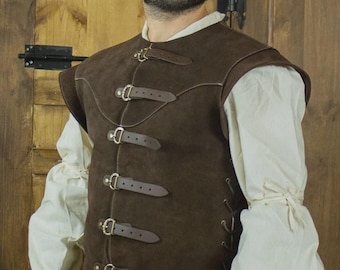 Chaleco Jules Short de serraje - Marrón. ¡Libre de impuestos en EE. UU.!*