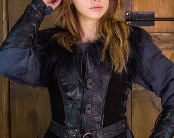 Gothic Raven Leather Jerkin with Fur Trim: Medieval Fantasy Vest for LARP, Cosplay & Renaissance Faires