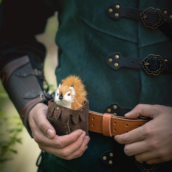 Compagno animale da LARP a forma di scoiattolo: marsupio in pelle da cintura, accessorio.