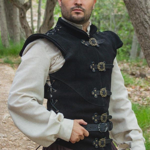 Diego SplitLeather Jerkin Black – Spansk guldåldersväst i splitläder | LARP-, rekonstruktörs- och renässanskostym