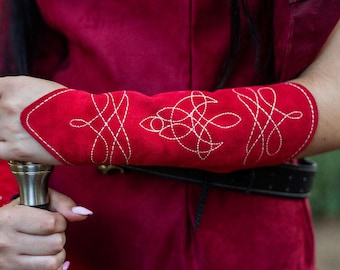 Vryla Premium Medieval Fantasy Bracers: LARP, Cosplay, Renaissance Faire, Druid, Ranger, Viking Armor