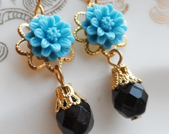 75% Off Price Sale, Turquoise Blue, Mum Flower, Gold Tone Filigree, Czech Glass Bead