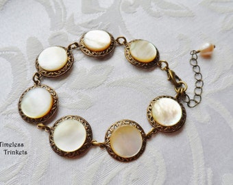 Bracelet made with Antique Mother of Pearl Buttons(c.1900-1920), Brass Ox, Off-White, Ivory, Vintage Button Jewelry, Timeless Trinkets