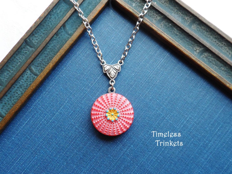 Vintage Glass Buttonc.1930-1960 Necklace, Vintage Red with Blue and Yellow Flower, Daisy, Timeless Trinkets, Antique Silver image 1