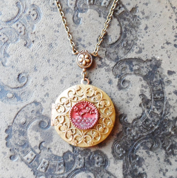 Vintage Button Pendant - Red & Gold Floral Vintage Button Pendant - Red & Gold Floral