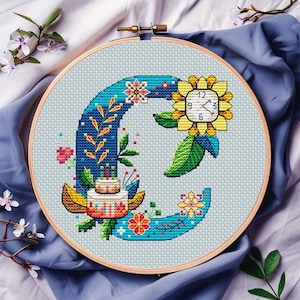 Letra floral C, padrão de ponto cruz, PDF, download digital, ornamento, alfabeto, presente de aniversário personalizado, monograma de casamento, anúncio de bebê