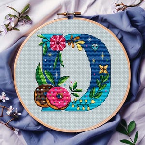 Letra D floral, patrón de punto de cruz, PDF, descarga digital, adorno, alfabeto, regalo de cumpleaños personalizado, monograma de boda, anuncio de bebé