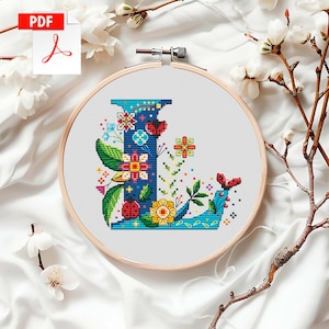 Patrón de punto de cruz contado Letra L, Alfabeto floral PDF