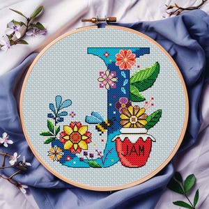 Letra floral J, padrão de ponto cruz, PDF, download digital, ornamento, alfabeto, presente de aniversário personalizado, monograma de casamento, anúncio de bebê