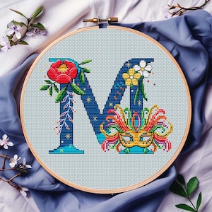 Letra floral M, padrão de ponto cruz, PDF, download digital, ornamento, alfabeto, presente de aniversário personalizado, monograma de casamento, anúncio de bebê
