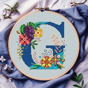 Letra floral G, padrão de ponto cruz, PDF, download digital, ornamento, alfabeto, presente de aniversário personalizado, monograma de casamento, anúncio de bebê