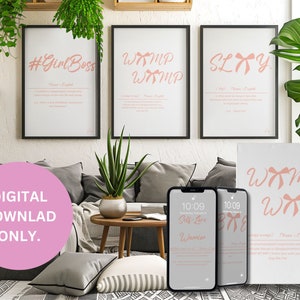 Può includere: Tre stampe incorniciate con disegni di nastri rosa e testo, tra cui "#GirlBoss", "WIMP" e "SL*Y". Un download digitale di uno sfondo per telefono con il testo "Self-Love Woman" e un design a nastro rosa. Un download digitale di un file stampabile con il testo "WIMP" e un design a nastro rosa.