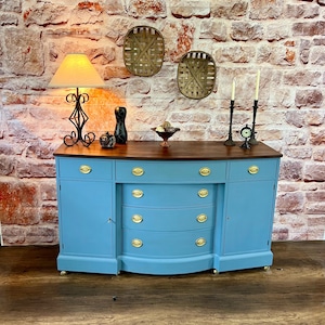 1950&#39;s Hepplewhite Sideboard/Buffet