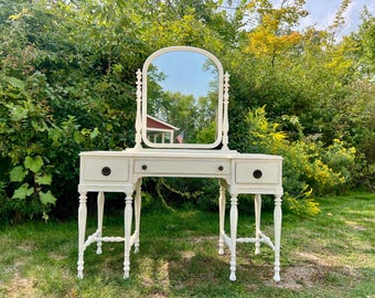 Vintage Vanity Desk With Mirror