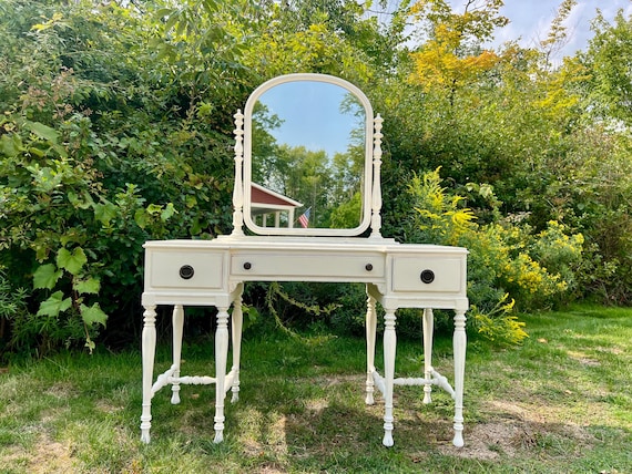 Vintage Vanity Desk With Mirror