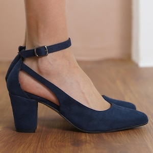 Marineblauwe bruiloft hakken, veganistische suède bruidsschoenen met middelhoge blokhakken, klassieke enkelbandje bruidsmeisje bruiloft sandalen, cadeau voor haar