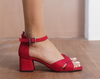 Zapatos rojos cruzados, zapatos de boda cortos de gamuza vegana con puntera abierta y tiras en el tobillo, tacones bajos de bloque para novias, tacones de boda para novias, regalo vegano