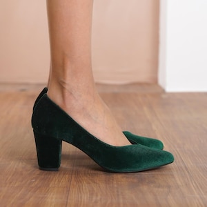Angled side view of green silky velvet sweetheart bridal block heels, highlighting the elegant design, medium high block heel, and supportive structure by Hyl Wedding Shoes.