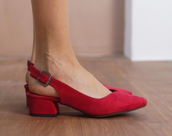 Rote Brautschuhe, Vegan Wildleder Hochzeit Sweetheart Heels, Low Block Heels für Braut, Rote Klassische Frauen Slingback Hochzeit Flache Sandalen