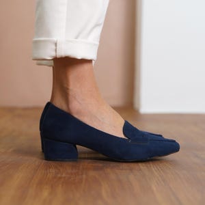 Mocassino casual blu navy, scarpa da ufficio in camoscio vegano, elegante tacco basso a blocco, mocassino classico firmato, comode scarpe basse da donna