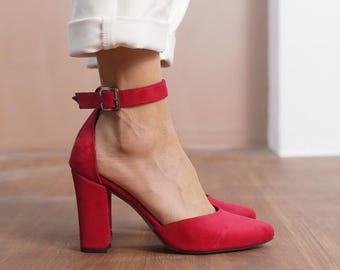 Rote Knöchel Riemen Schuhe, Vegane Wildleder Hochzeitsschuhe mit hohen Blockabsätzen für die Braut, Rote Klassische Lolita Brauts Hochzeit Absätze, Veganes Geschenk für Sie