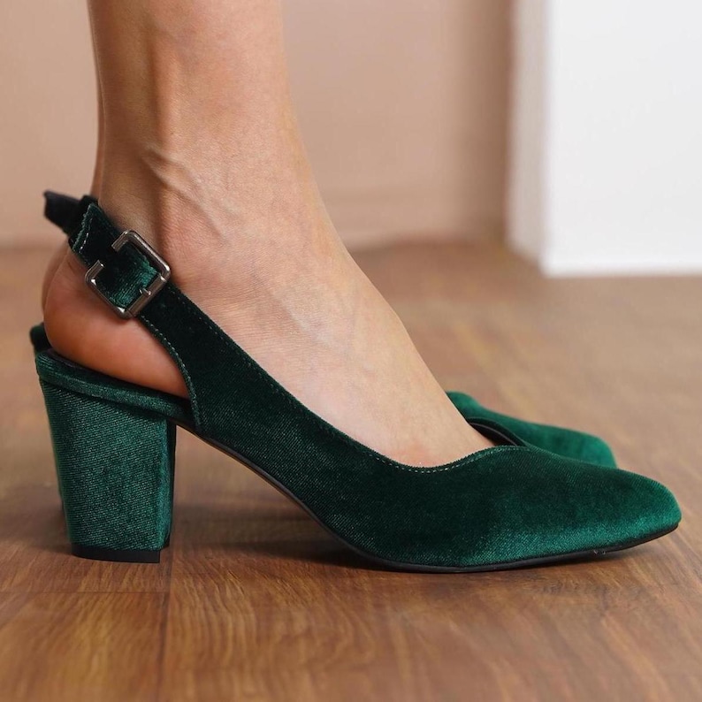 Profile view of green silky velvet sweetheart slingback medium high block Hyl Wedding heels highlighting the comfortable block heel.