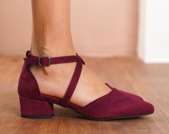 Décolleté bordeaux con incrocio, décolleté basse da sposa in camoscio vegano con punta chiusa, scarpe da sposa basse bordeaux a blocco, scarpe da sposa rosso scuro