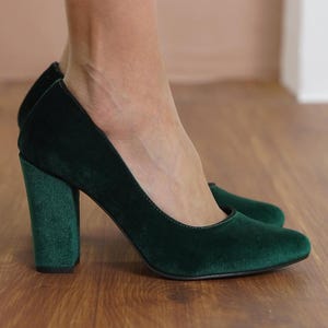Green Bridal Heels, Emerald Silky Velvet Wedding Shoes, Elegant High Block Heels, Classical Designer Wedding Shoes, Party Wear Women Pumps