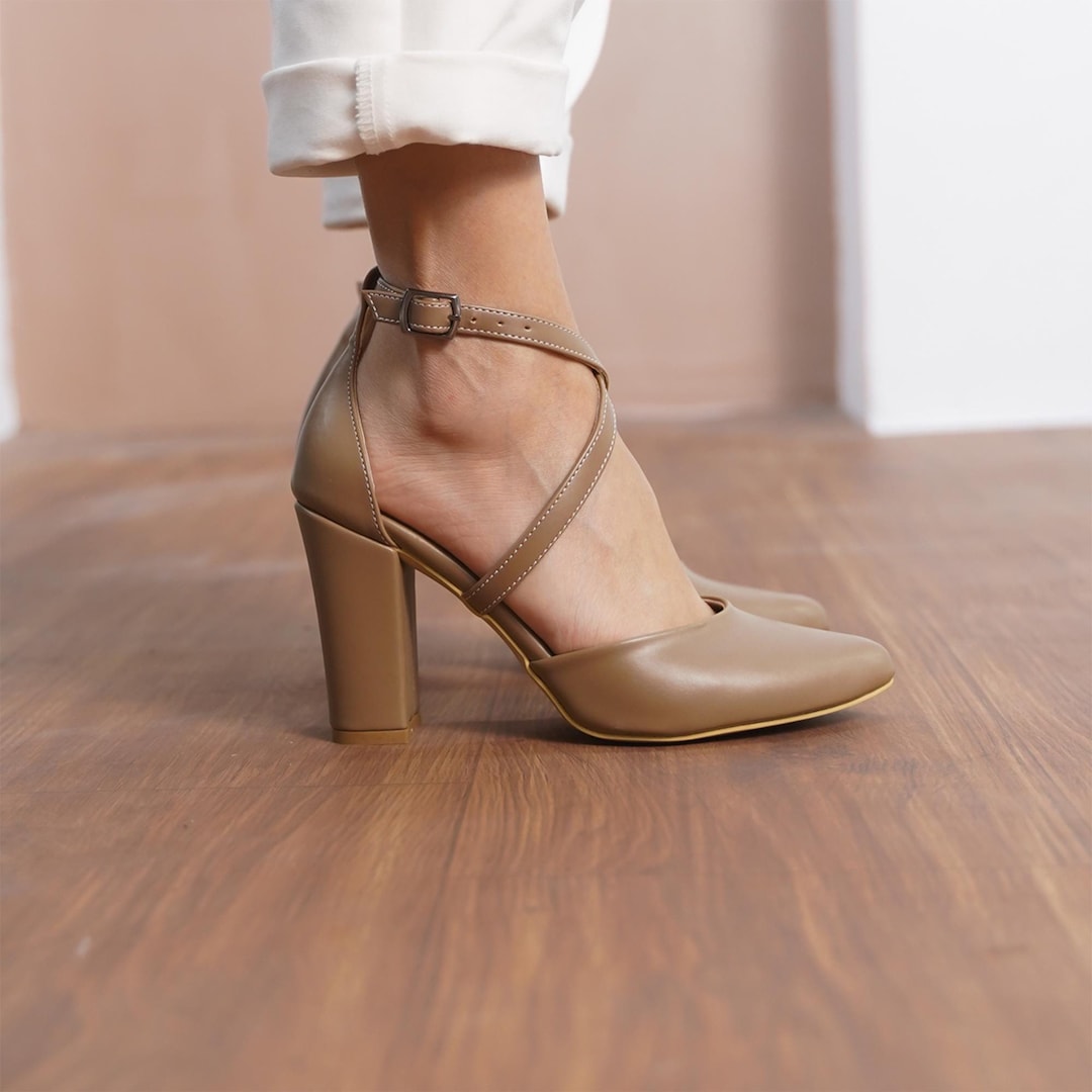 Zapatos de novia de tacón alto con tiras en el tobillo, de piel