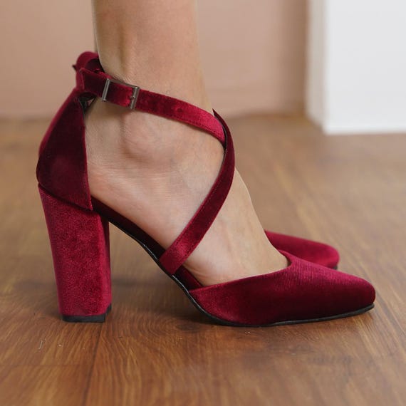 Burgundy closed toe heels hotsell