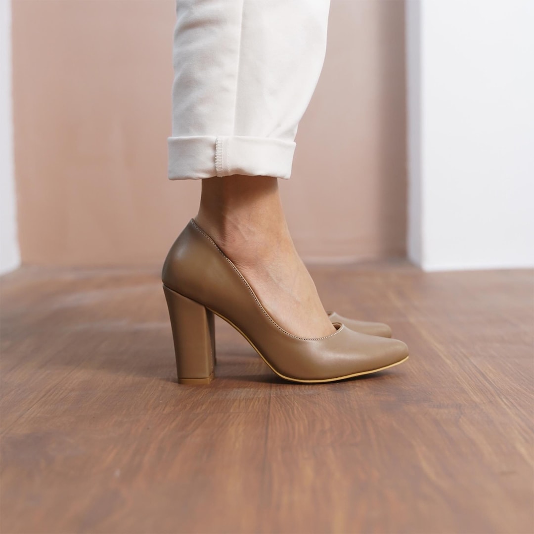 Zapatos de novia marrón claro, de piel vegana, elegantes tacones