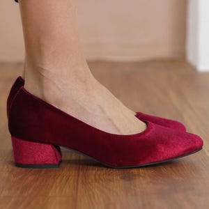 Burgundy Bridal Heels, Red Velvet Wedding Shoes, Elegant Low Block Heels, Classical Designer Short Heel Wedding Shoes, Party Wear Women Pump