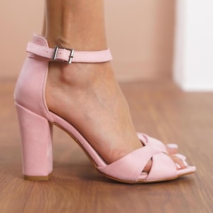Blush Pink Criss Cross Schuhe, Vegan Wildleder Offene Spitze Knöchelriemen Hochzeitsschuhe mit High Block Braut Heels, Hochzeit Brauts Heels