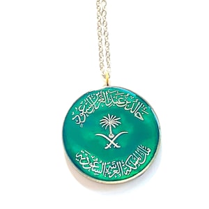 Pendant Saudi Arabia coin ,1 Riyal , 100 Halalah - Fahd , The national emblem of Saudi Arabia , 30mm.