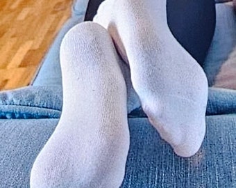 Worn socks- white/black