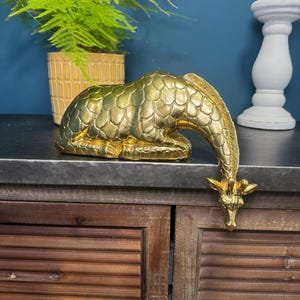 Gerald the Giraffe | Resin Jungle Theme Gold Shelf Sitting Figurine image 4