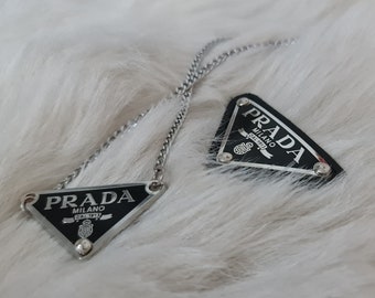 Collier chaîne Prada avec logo