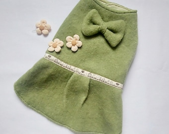 Warmes Wollkleid für Hunde | Handgefertigtes Hunde Outfit mit passender Haarschleife | Gemütliches, bequemes und stilvolles Haustierkleid für kleine Hunde Geschenkverpackung