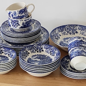 Vaisselle vintage Broadhurst Staffordshire : La scène anglaise, pièces de rechange bleues et blanches