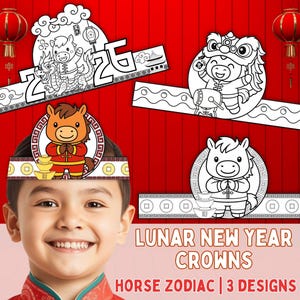 以下が含まれることがあります： 笑顔の子供が旧正月のかんむりをかぶっています。画像には、白黒の馬の干支のかんむりの3つの異なるデザインがあり、「LUNAR NEW YEAR CROWNS HORSE ZODIAC | 3 DESIGNS」というテキストがあります。背景には赤い提灯があります。