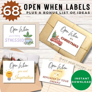 Może przedstawiać: Kolekcja etykiet "Open When" z różnymi motywami, w tym "Stressed", "Christmas" i "Inspiration". Obraz przedstawia prezent owinięty w brązowy papier oraz kilka kart z odręcznymi czcionkami i ilustracjami. Widoczny jest również tekst "Instant Download".