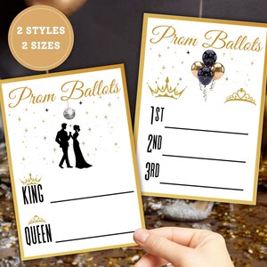 Op de afbeelding: Twee witte en gouden prom-stembiljetkaarten. Eén kaart toont een silhouet van een stel en de woorden "King" en "Queen". De andere kaart heeft een ballongrafiek en de woorden "1st", "2nd" en "3rd".