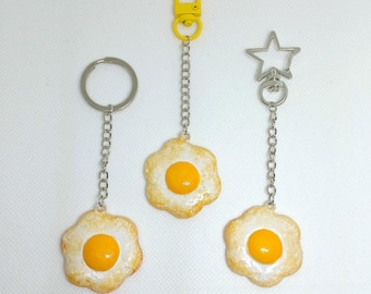 Portachiavi a forma di uovo fritto al tegamino, ciondolo per borsa da colazione in miniatura in argilla polimerica fatto a mano a forma di fiore, diverse opzioni di portachiavi