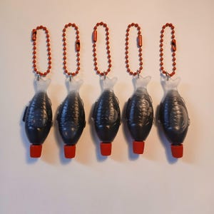 Sensorische Sojasauce Fisch Flasche Schlüsselanhänger, Sparkly Stim Fidget Spielzeug, Glitter Bento Shaker Anhänger mit mehreren Schlüsselring Optionen